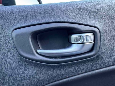 Used 2018 Jeep Compass Latitude w/ Popular Equipment Group image 30