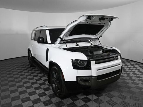 Used 2024 Land Rover Defender 110 X-Dynamic SE image 32