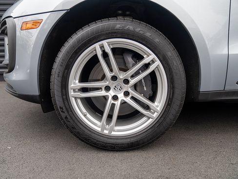 Certified 2026 Porsche Macan AWD/4WD image 23