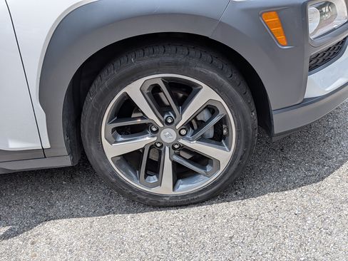 Used 2021 Hyundai Kona Limited w/ Cargo Package FWD image 10