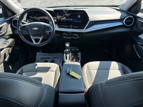 Used 2025 Chevrolet Trax LT w/ Driver Confidence Package FWD image 23