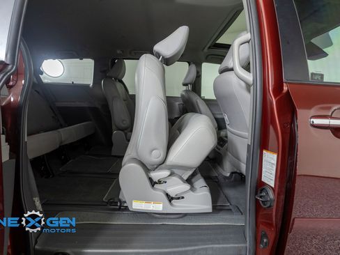 Used 2019 Toyota Sienna XLE w/ XLE Navigation Package AWD/4WD image 31