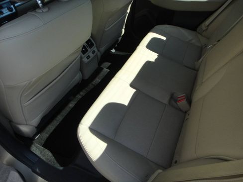 Used 2015 Subaru Legacy 2.5i Limited AWD/4WD image 12