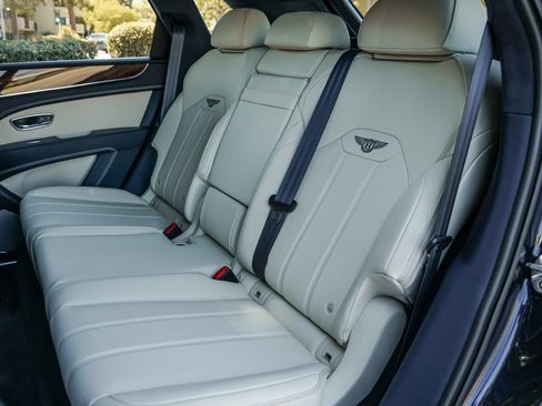 Certified 2024 Bentley Bentayga AWD/4WD image 20