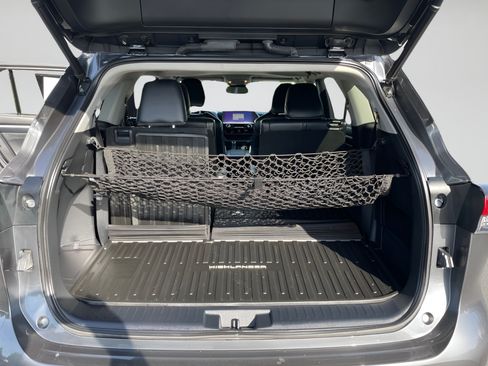 Used 2023 Toyota Highlander XLE AWD/4WD image 14