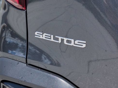 Used 2024 Kia Seltos EX FWD image 16