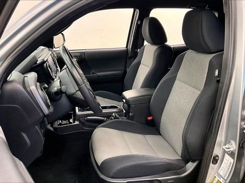 Used 2022 Toyota Tacoma w/ SR5 Package image 21