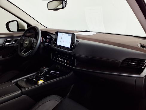 Used 2023 Nissan Rogue Platinum FWD image 9