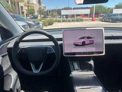 Used 2026 Tesla Model Y Long Range AWD/4WD image 8