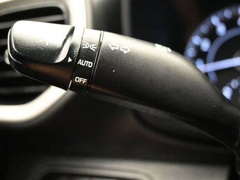 Used 2022 Hyundai Venue SEL FWD image 22