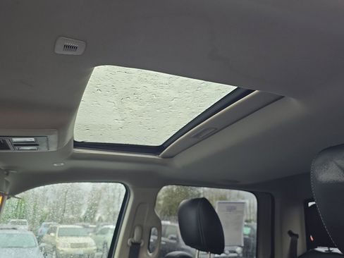 Used 2017 RAM 1500 Laramie w/ Convenience Group image 12