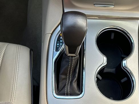 Used 2017 Jeep Grand Cherokee Overland w/ Jeep Active Safety Group image 21