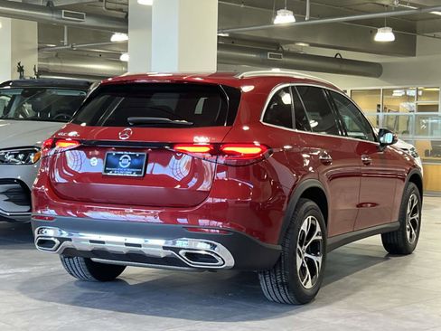 Used 2025 Mercedes-Benz GLC 350e 4MATIC image 3