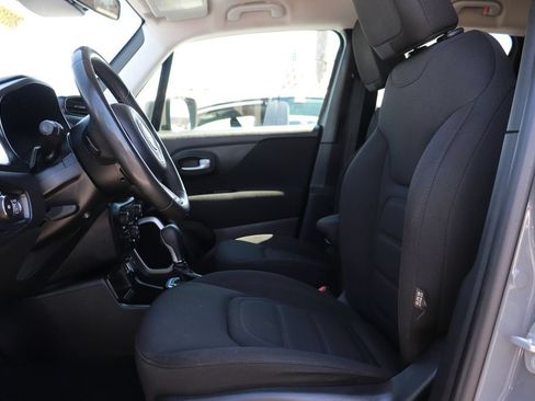 Used 2021 Jeep Renegade Latitude FWD image 11