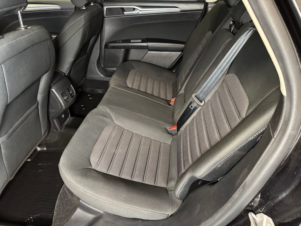 Used 2019 Ford Fusion SE AWD/4WD image 21