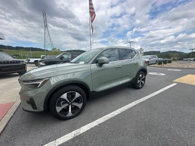 Used 2025 Volvo XC40 B5 Plus w/ Protection Package Premier AWD/4WD image 33