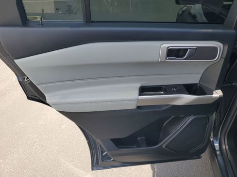 Certified 2022 Ford Explorer XLT w/ Equipment Group 202A RWD image 9