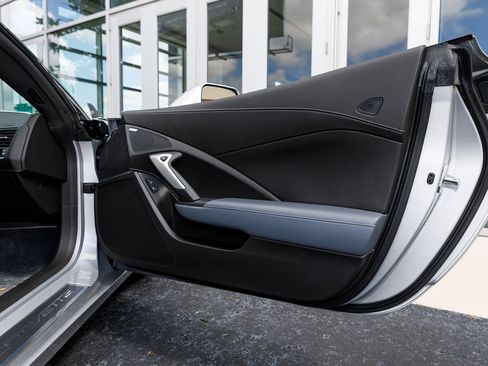 Used 2015 Chevrolet Corvette Z06 w/ 2LZ Preferred Equipment Group image 32