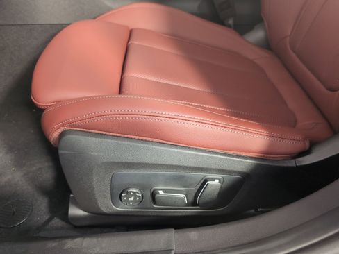 Used 2026 BMW 330i Sedan w/ M Sport Package image 11