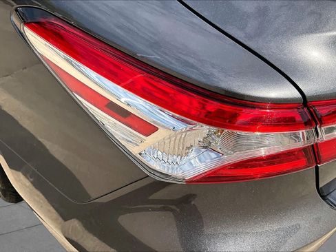 Used 2019 Toyota Camry LE FWD image 25