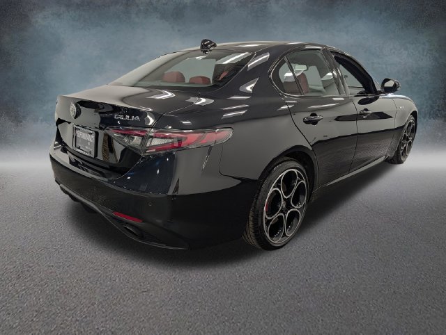 Used 2024 Alfa Romeo Giulia Veloce AWD/4WD image 4