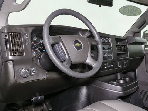 Used 2022 Chevrolet Express 2500 image 19