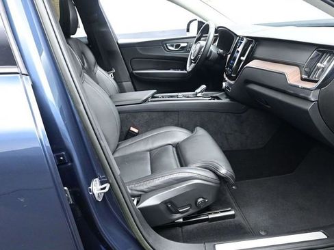 Used 2023 Volvo XC60 B5 Ultimate image 30