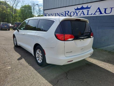 Used 2024 Chrysler Voyager LX FWD image 8