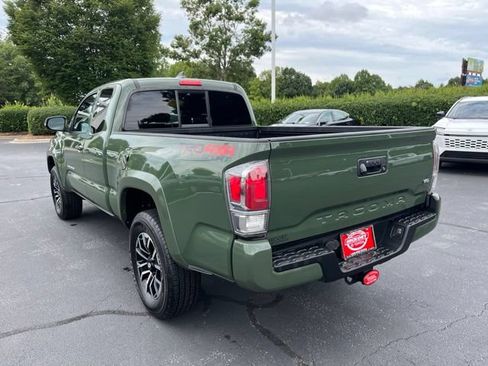 Used 2022 Toyota Tacoma TRD Sport w/ TRD Premium Sport Package AWD/4WD image 12