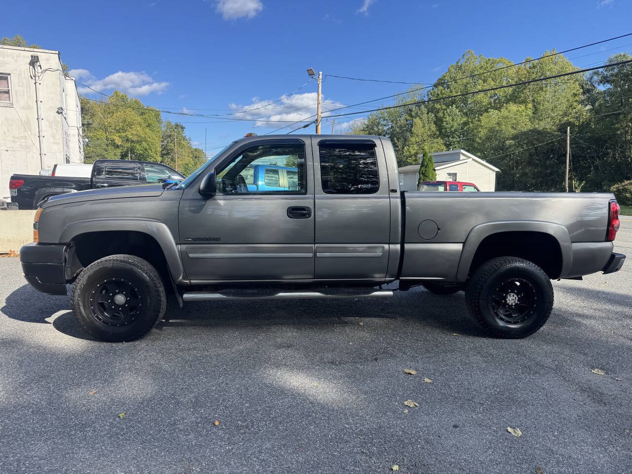Used 2006 Chevrolet Silverado 2500 LT w/ Snow Plow Prep Package AWD/4WD image 2