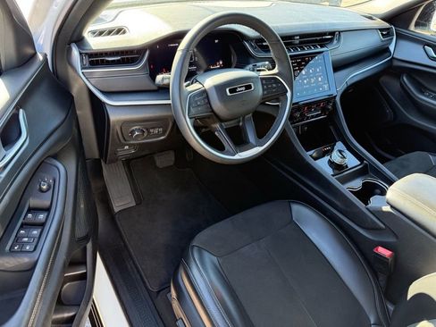 Used 2024 Jeep Grand Cherokee L Laredo image 15