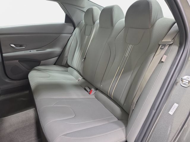 Used 2024 Hyundai Elantra SEL FWD image 13