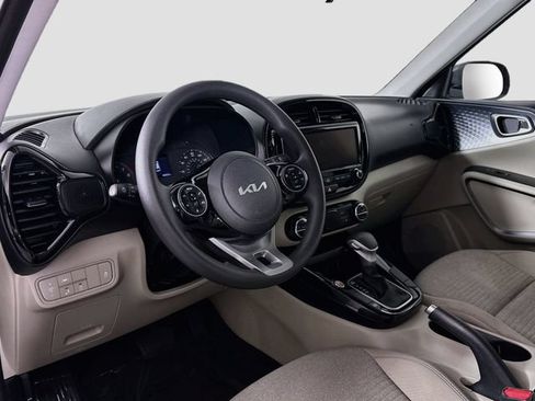 Used 2022 Kia Soul S FWD image 9