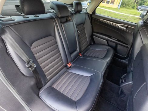 Used 2017 Ford Fusion SE w/ Equipment Group 201A FWD image 11