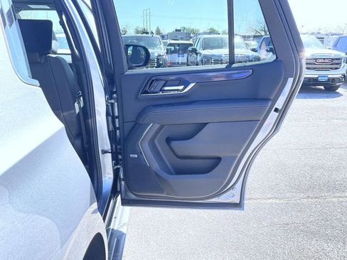 New 2026 GMC Yukon Elevation w/ Elevation Premium Package AWD/4WD image 17