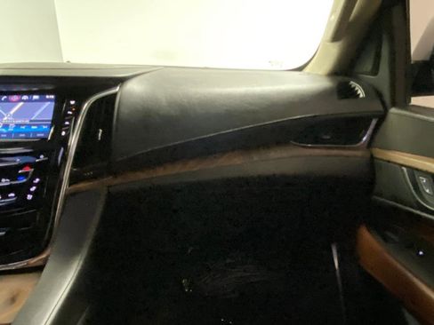 Used 2016 Cadillac Escalade Premium image 26