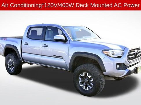 Used 2017 Toyota Tacoma TRD Off-Road w/ Premium & Technology Package image 6