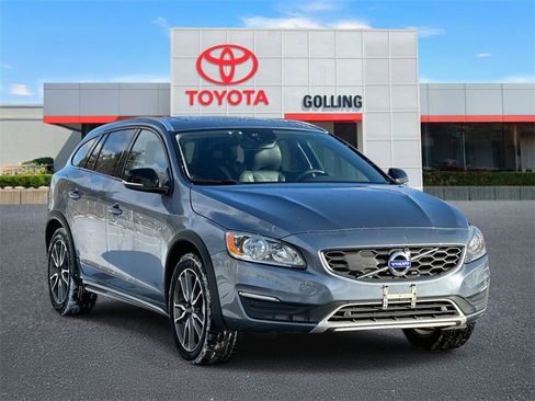 Used 2017 Volvo V60 T5 Cross Country w/ Convenience Package image 7