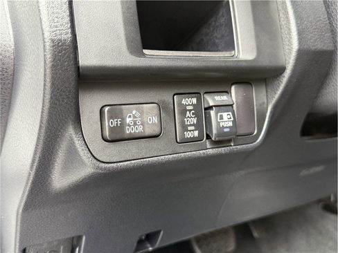 Used 2017 Toyota Tacoma Limited w/ Tow Package AWD/4WD image 18