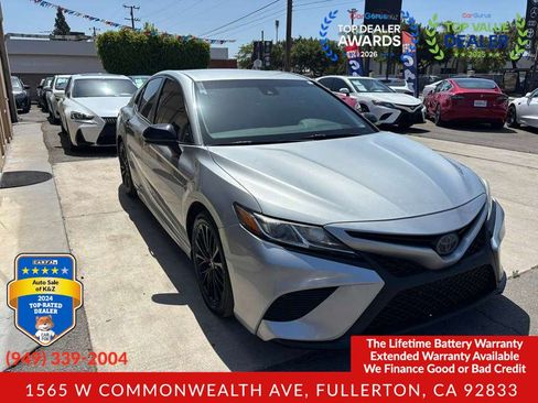 Used 2020 Toyota Camry SE w/ Carpet Mat Package FWD image 15
