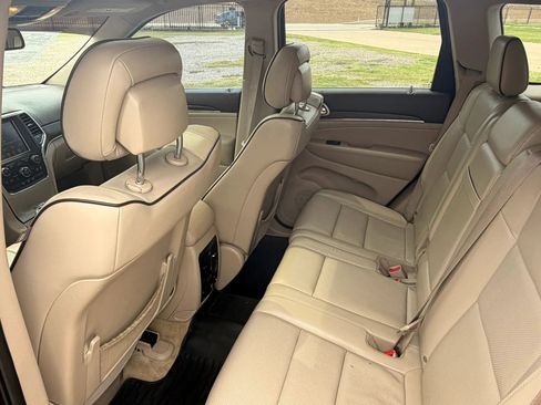 Used 2015 Jeep Grand Cherokee Overland RWD image 17