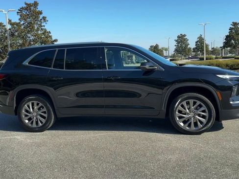 Used 2025 Buick Enclave Preferred image 9