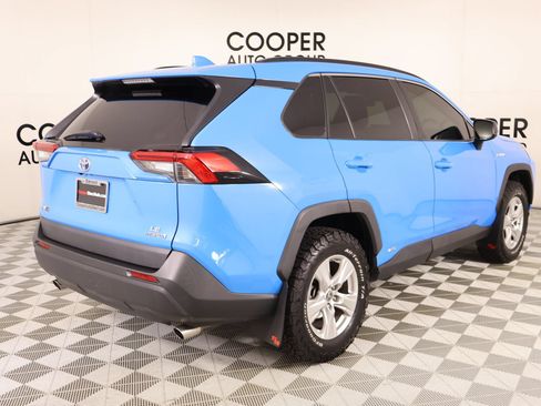 Used 2021 Toyota RAV4 LE AWD/4WD image 19
