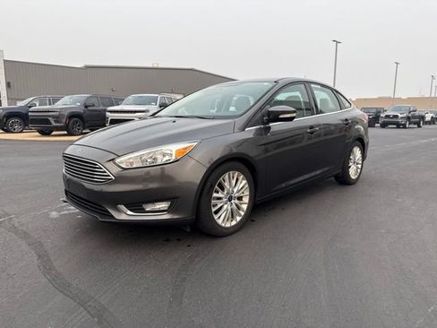 Used 2016 Ford Focus Titanium w/ Titanium Cold Weather Package FWD image 3