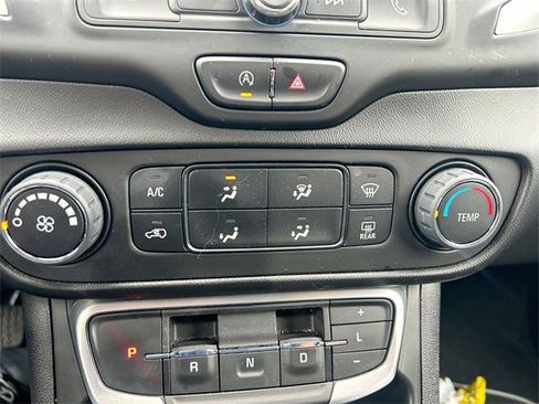 Used 2022 GMC Terrain SLE w/ Fleet Convenience Package image 23