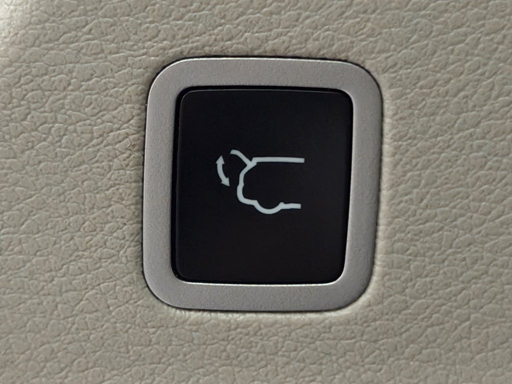 Used 2024 Chrysler Pacifica Touring-L FWD image 34
