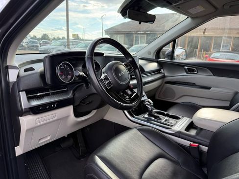 Used 2022 Kia Carnival LX image 12