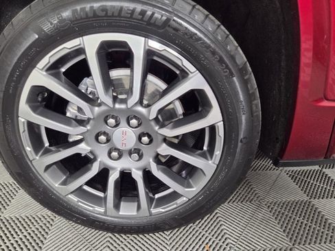 Used 2022 GMC Acadia Denali w/ Denali Ultimate Package image 10