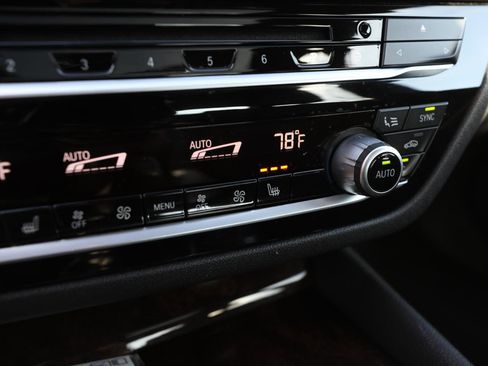 Used 2018 BMW 530i xDrive w/ Premium Package image 20