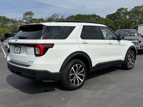 Certified 2025 Ford Explorer ST-Line AWD/4WD image 4